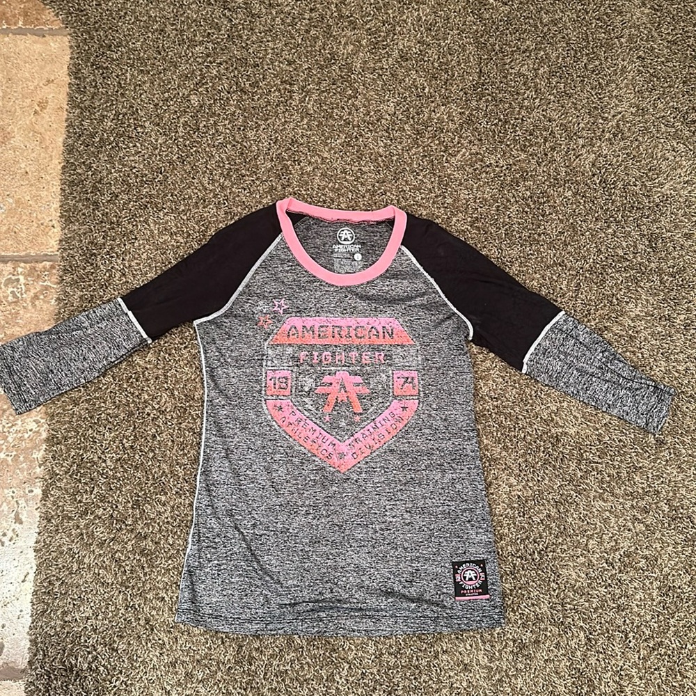 American Fighter Women's Gray & Pink Graphic Raglan Top